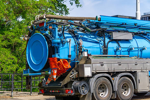 Specialized vehicle for cleaning sewage